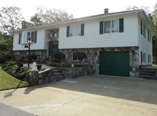 4 Lynn Ellen Dr, Acushnet, MA 02743