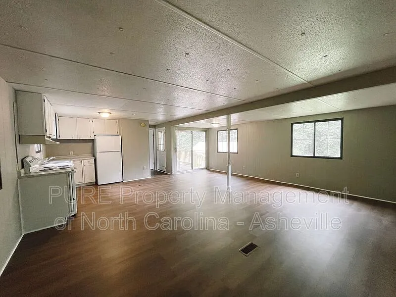 3 bed, 2.0 bath, 900 sqft, $1,345 — Photo 4