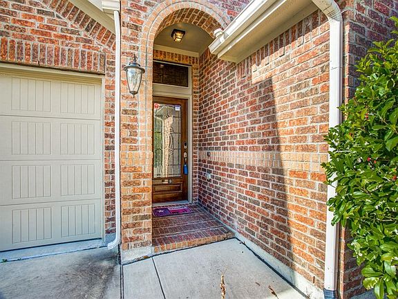 3rd image of 320 Coral Vine Ln