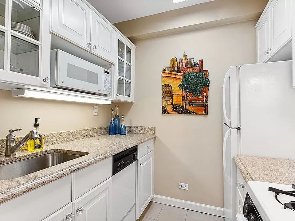 1st image of 225 E 57th St APT 3N