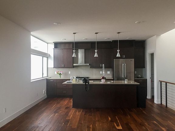 2nd image of 2618 Eastlake Ave E