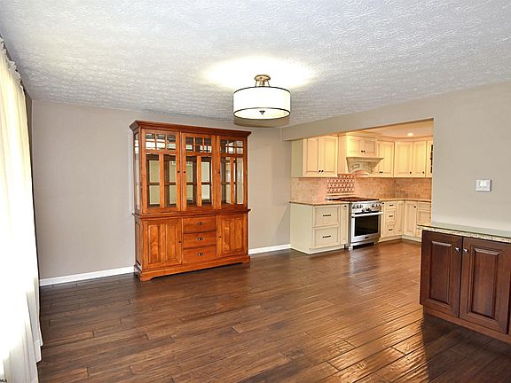 5th image of 68 Garden Cir