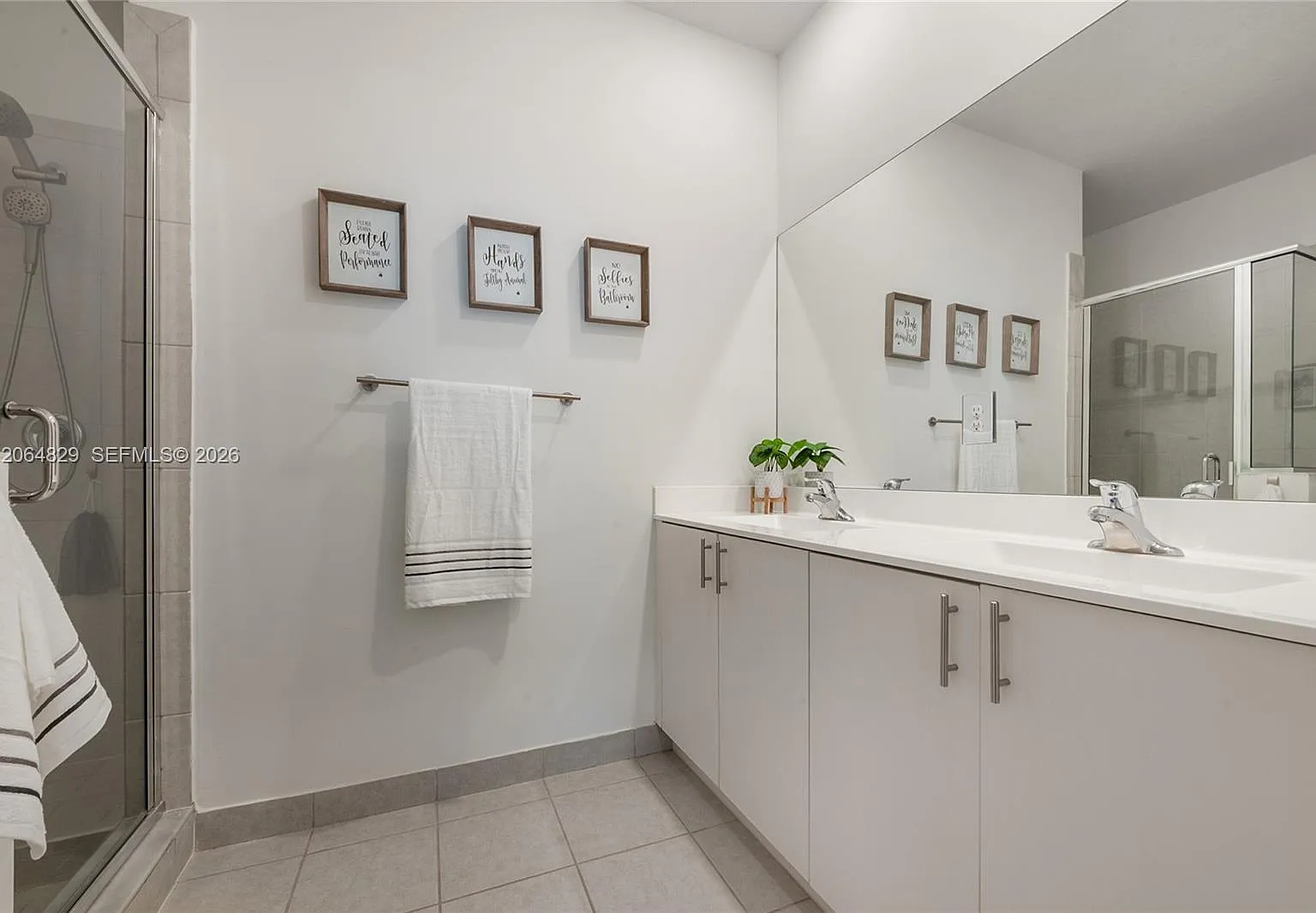 4 bed, 2.5 bath, 1820 sqft, $3,400 — Photo 3