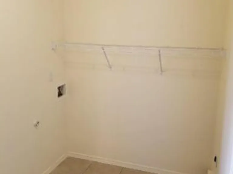470 S Laguna Dr — Photo 10