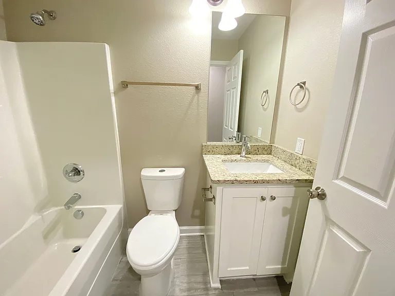 2412 Loop Acres Dr — Photo 8
