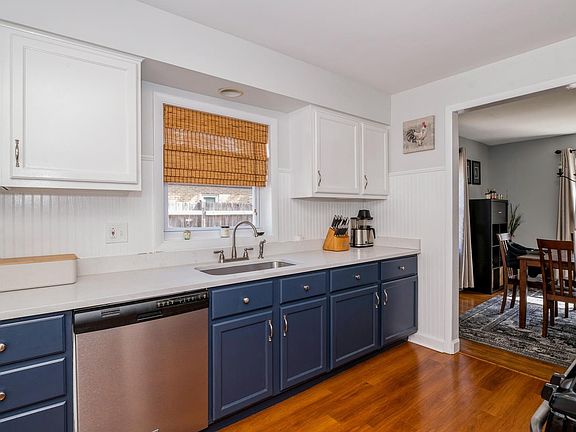 5th image of 130 School St