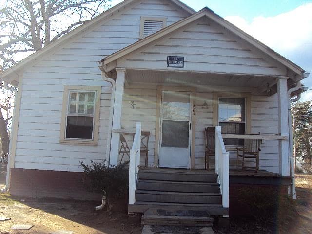 1st image of 604 Vance St