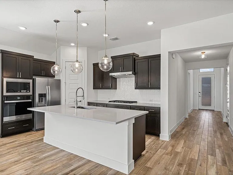 9704 Boathouse Dr — Photo 3