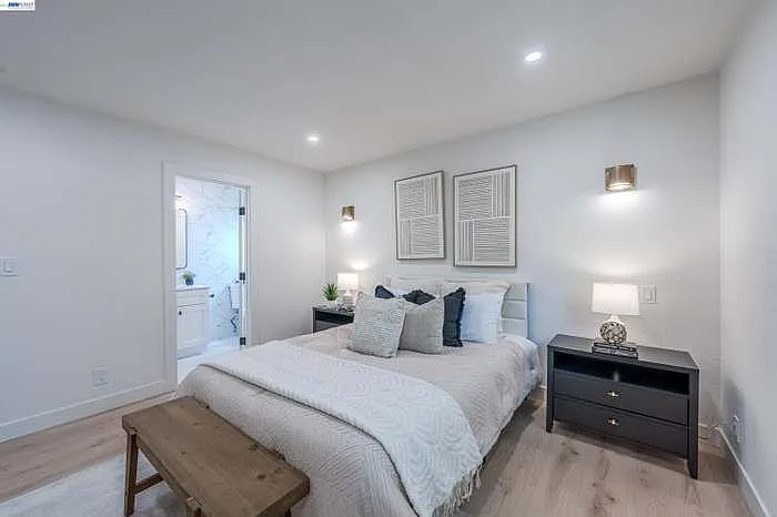 3743 Sanford St — Photo 24