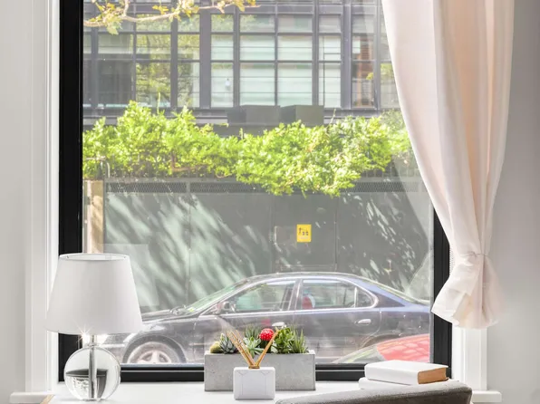 275 West 10th Street image 1 of 11