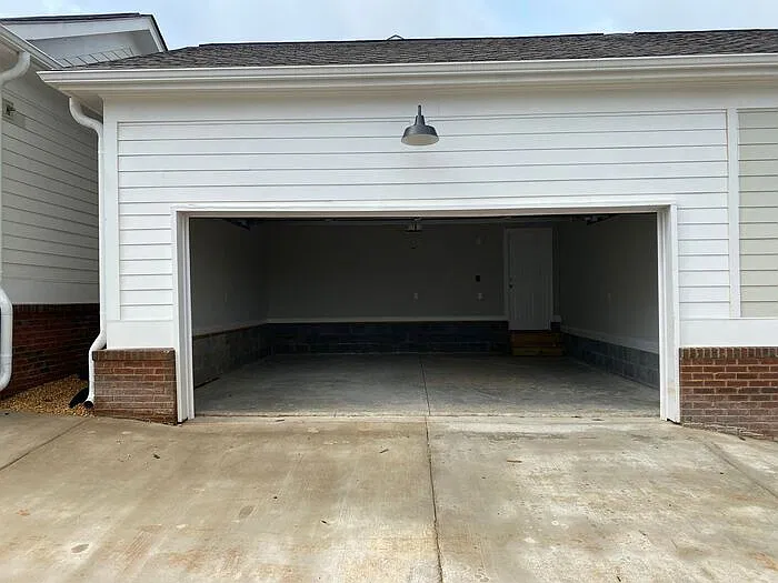 3 bed, 2.5 bath, 2228 sqft, $2,450 — Photo 3