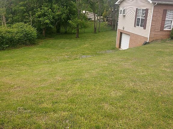 2nd image of 626 Jasmine Ln