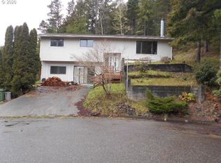 2230 Fir St, North Bend, OR 97459