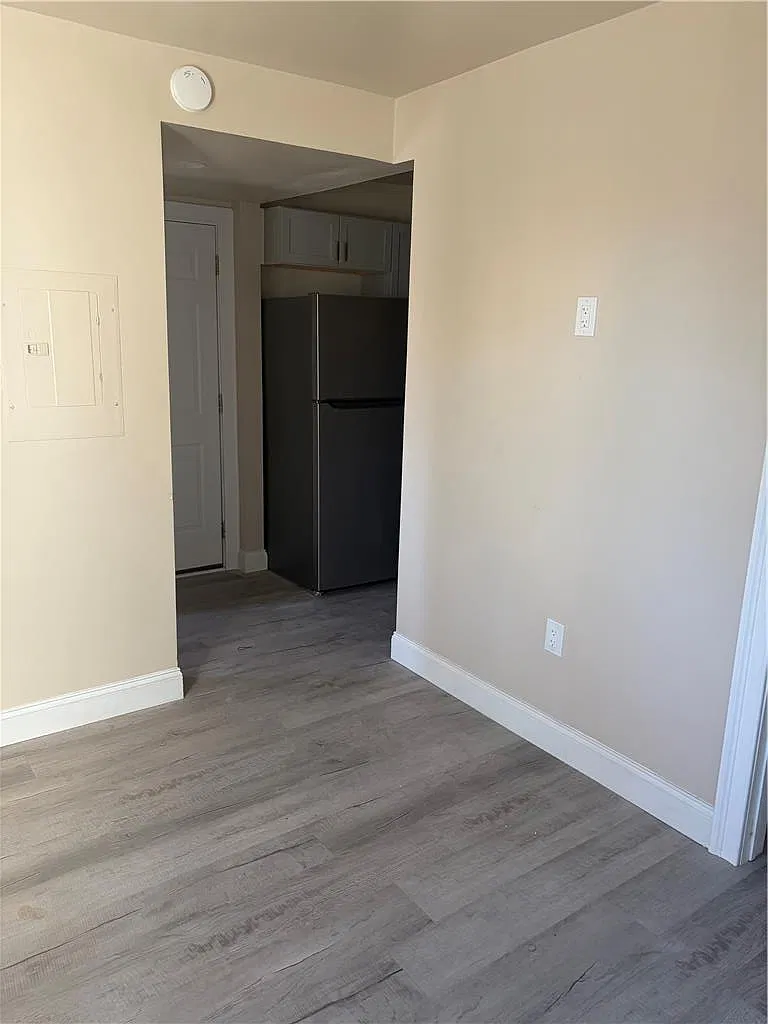 1 bed, 1.0 bath, 465 sqft, $1,300 — Photo 3