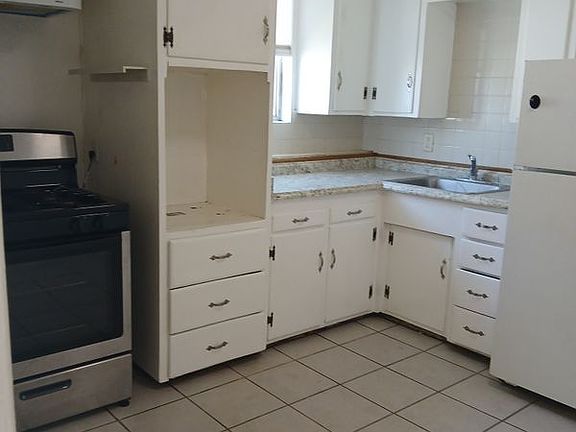 4th image of 586B W Elm Ave