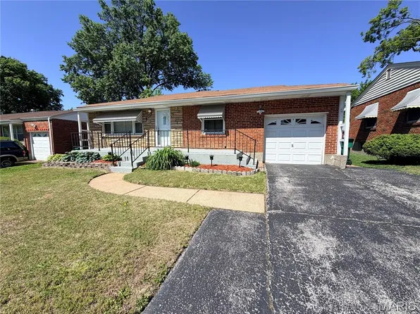 9233 Edna St, Saint Louis, MO 63137