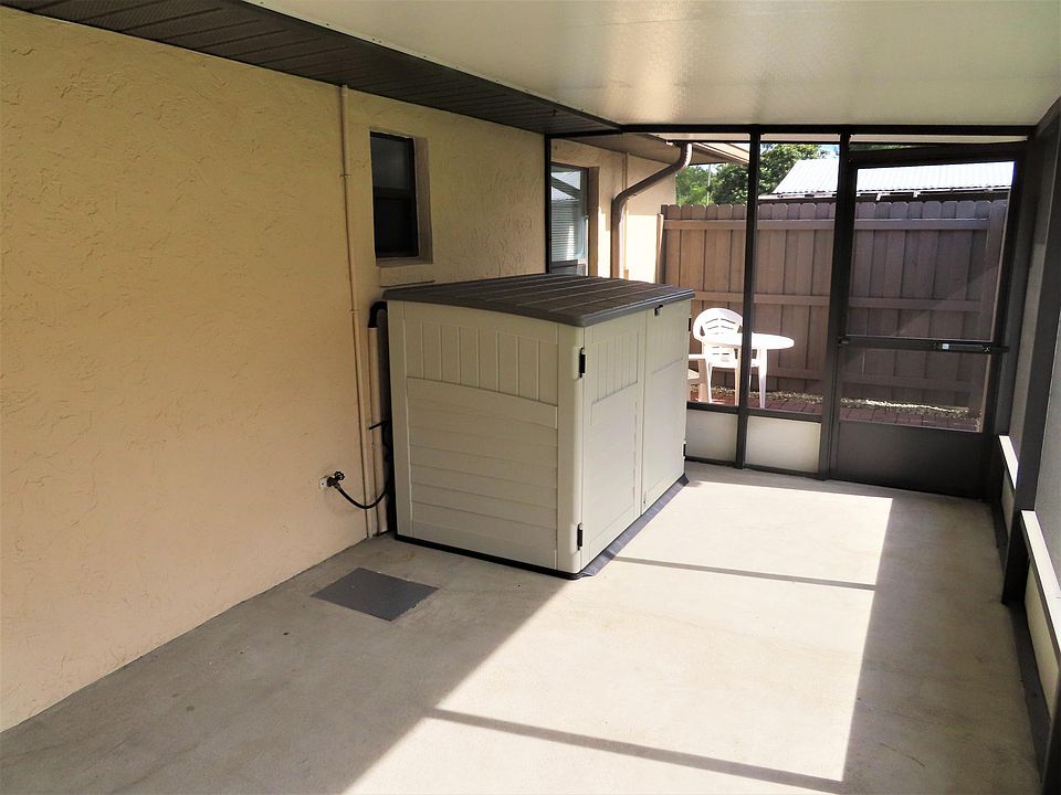 Covered screened patio.