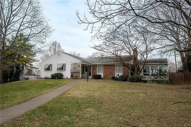 1st image of 534 Red Barn Dr