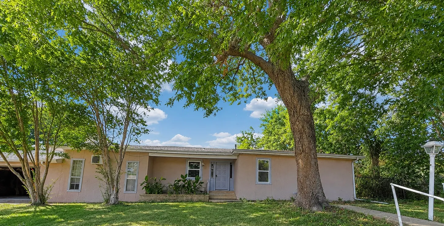3 bed, 1806 sqft, $1,950 — Photo 1