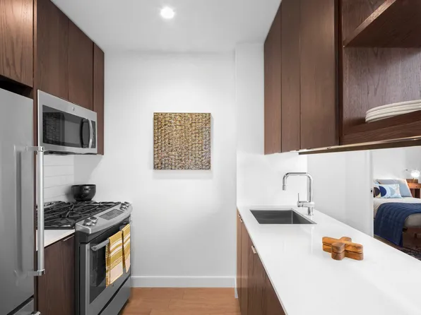 225 East 39th Street image 2 of 29