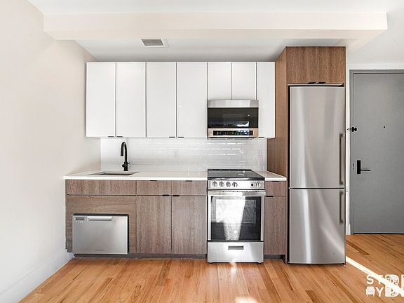 5th image of 290 Tompkins Ave