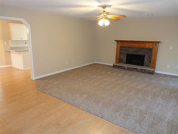 5th image of 784 Abbington Ln