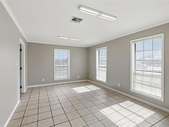 3rd image of 320 Cypress St