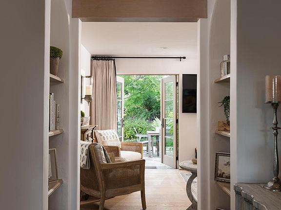 3rd image of 830 Summit Rd