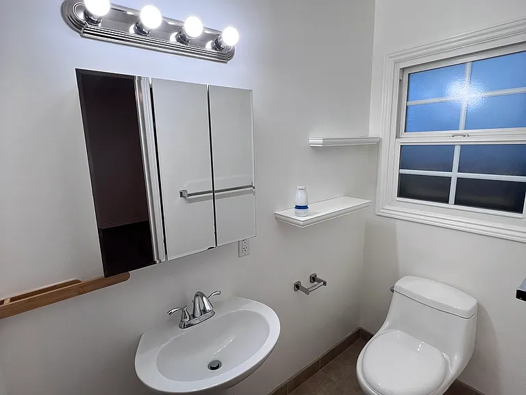 10650 Camarillo St #1 — Photo 18