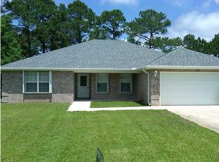 39 E Casa Loma Dr, Mary Esther, FL 32569