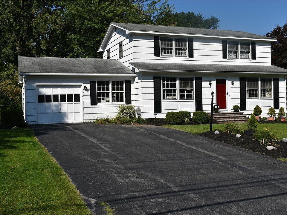 1st image of 402 Oakridge Dr