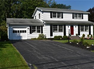 402 Oakridge Dr, Camillus, NY 13031