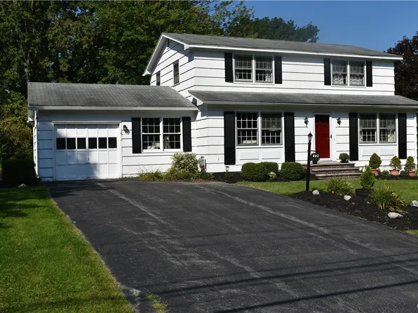 402 Oakridge Dr, Camillus, NY 13031