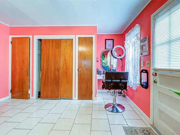 4th image of 18 Blossom Avenue