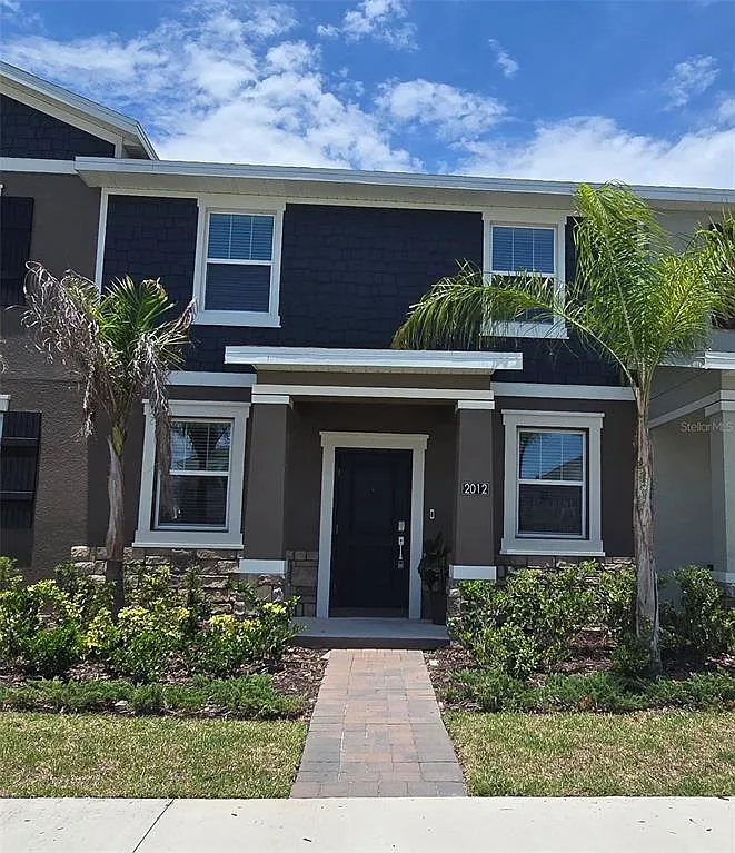 3 bed, 2.5 bath, 1615 sqft, $2,200 — Photo 2