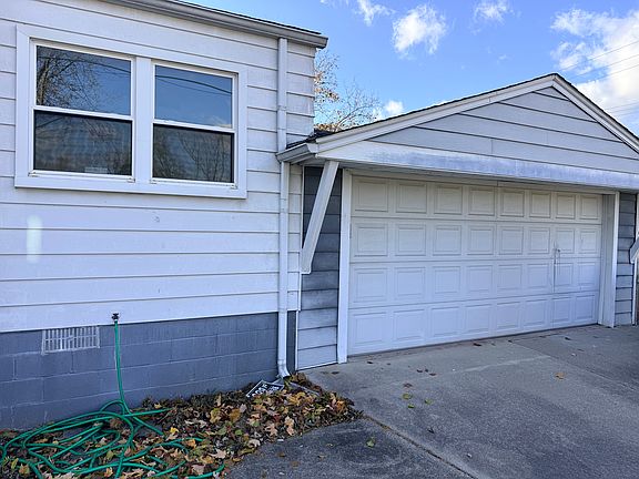 2nd image of 28418 Rosslyn Ave
