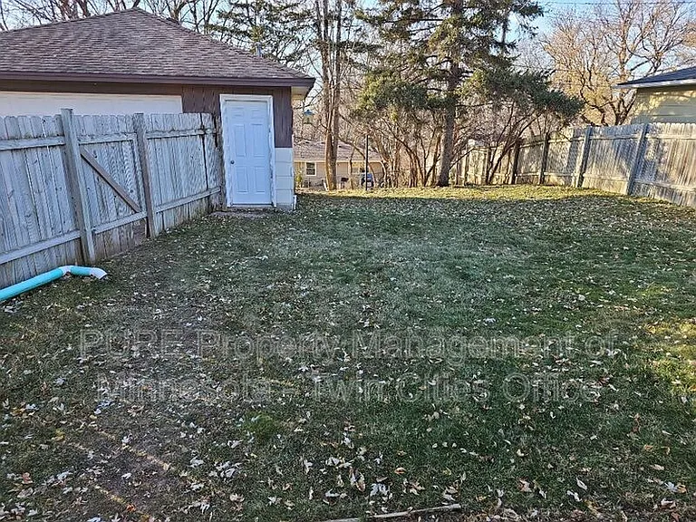 1617 Flag Ave N — Photo 18