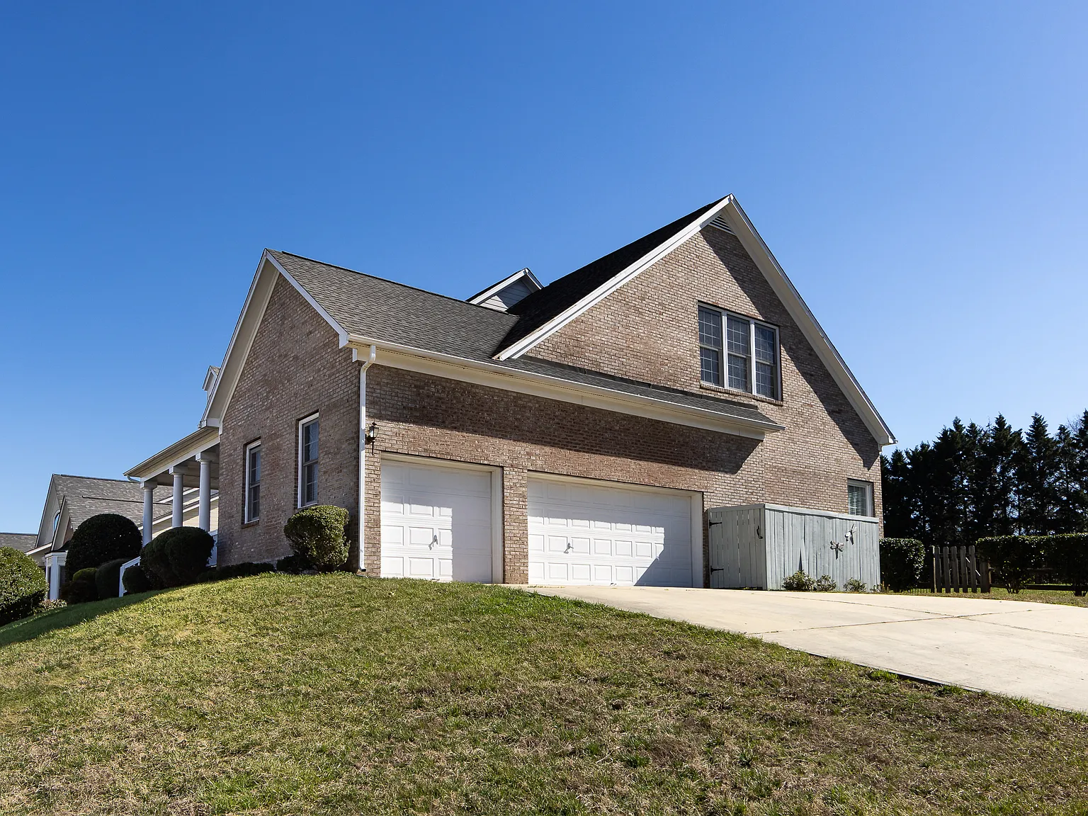 4 bed, 3.5 bath, 3371 sqft, $3,800 — Photo 3