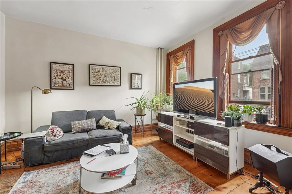 Apartment in Allentown, Old Allentown Historic District, Lehigh - More