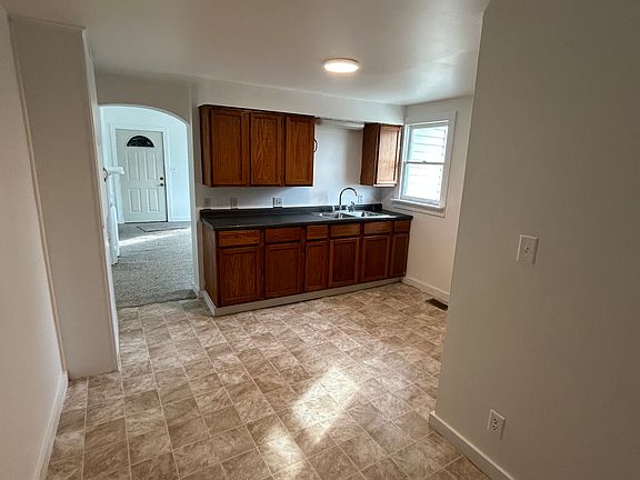 2nd image of 719 Orchard St