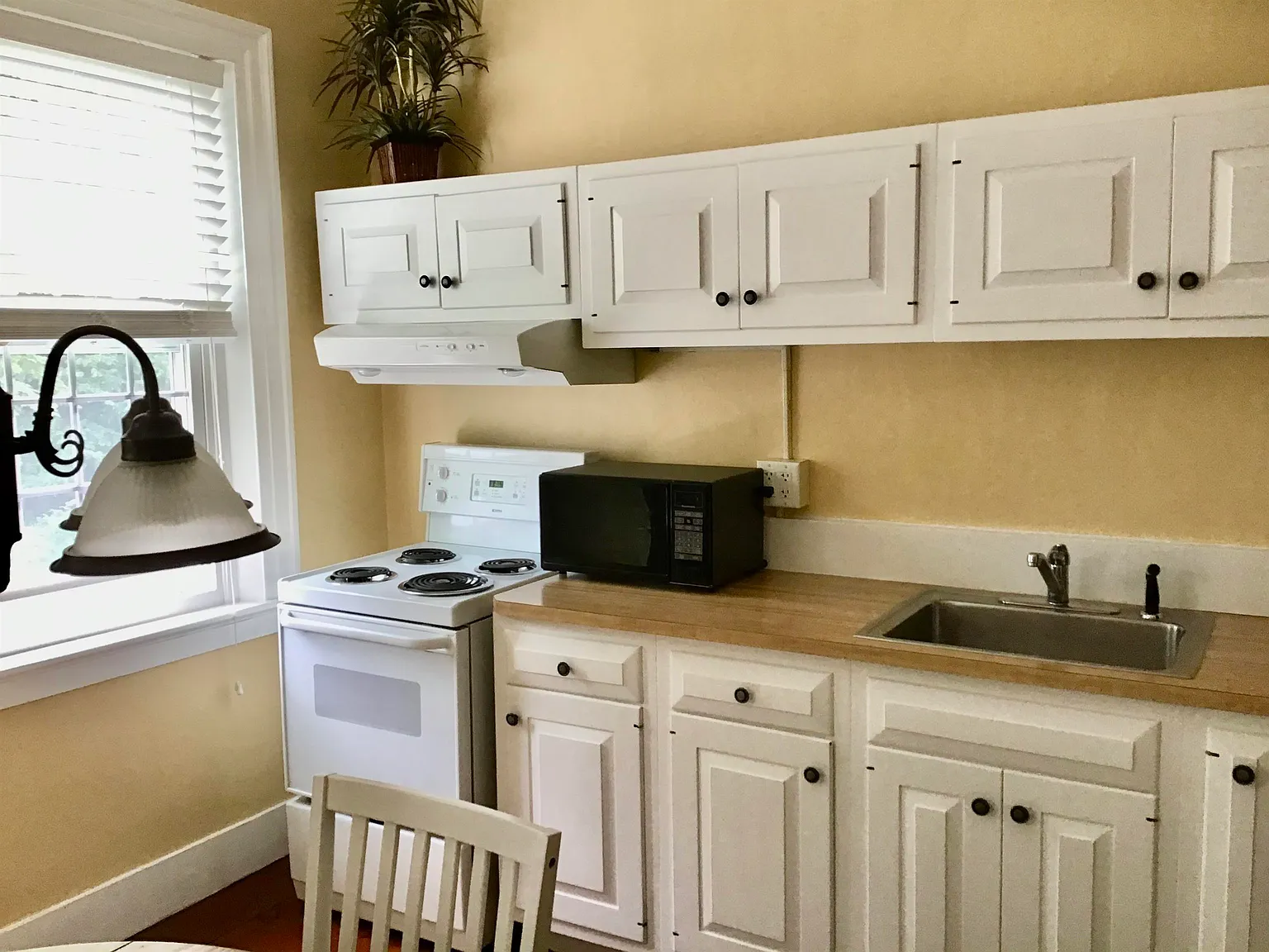 1 bed, 1.0 bath, 1200 sqft, $2,000 — Photo 2