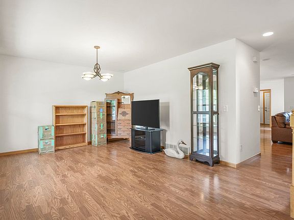 5th image of 1565 Okeeffe Ave