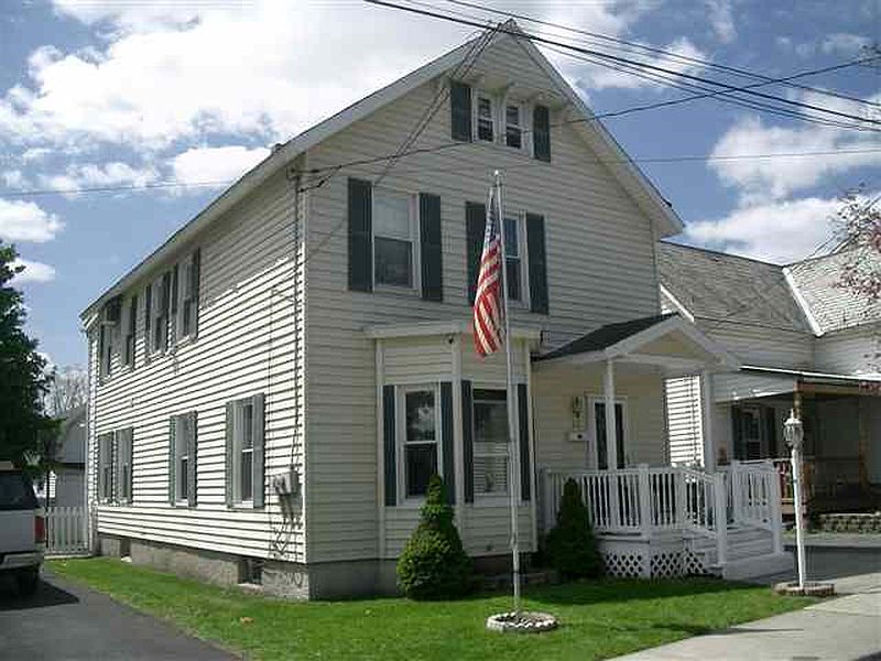 2nd image of 33 NEWMAN Street