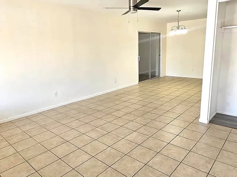 7237 W Montebello Ave — Photo 4