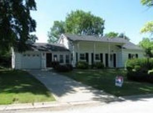 3 Paul Ct, Bloomington, IL 61701