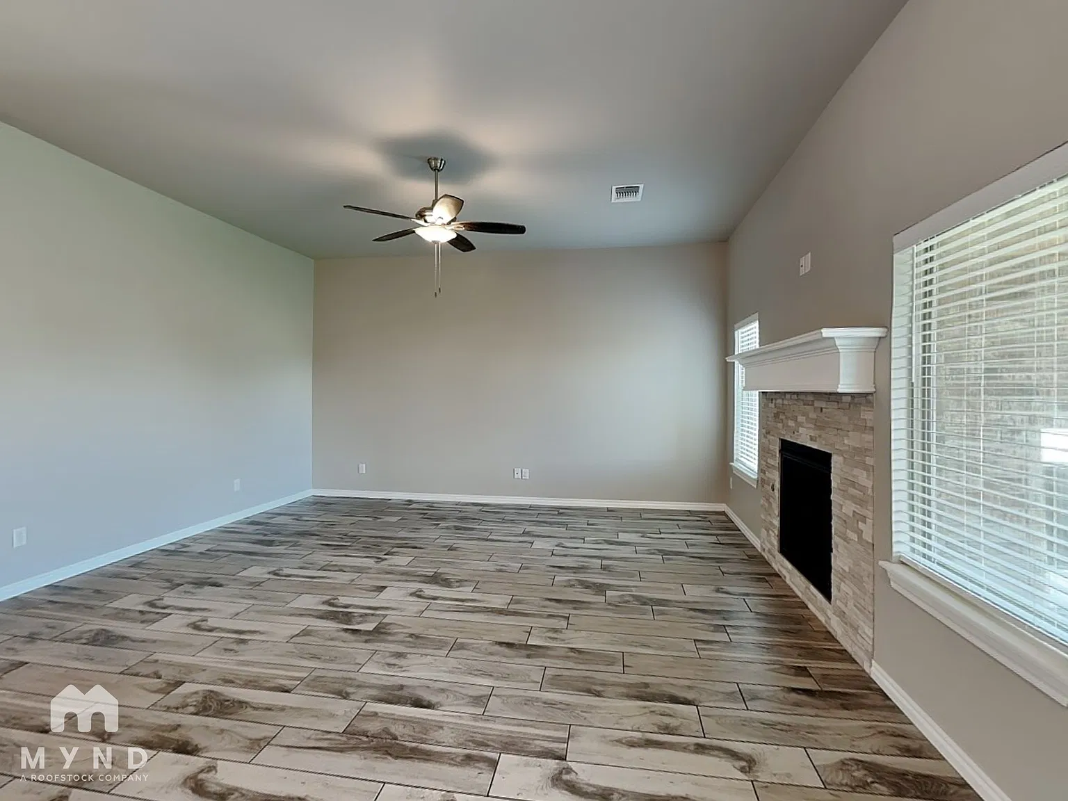 4 bed, 2.0 bath, 1700 sqft, $1,729 — Photo 2