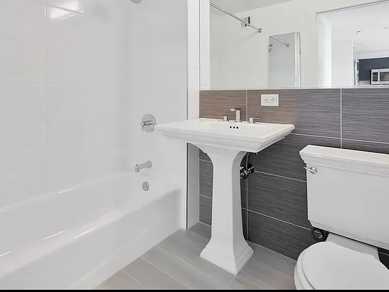 315 W 33rd St #35H — Photo 10
