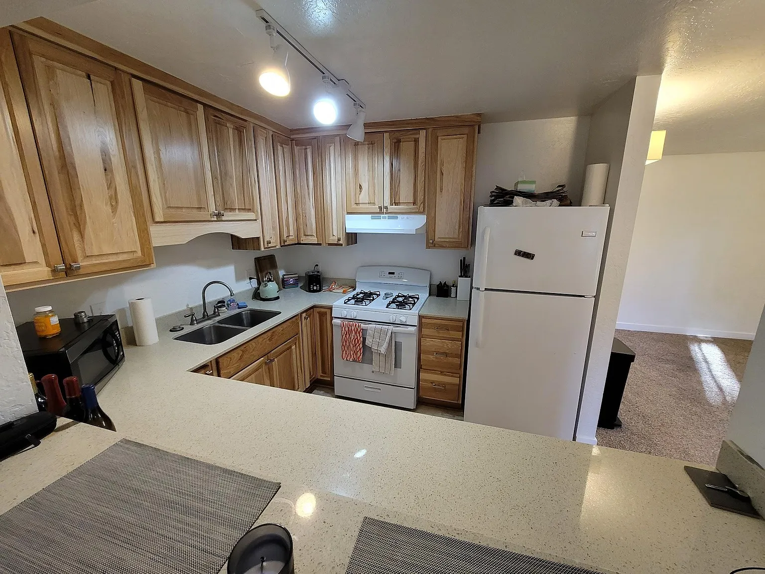 2 bed, 1.5 bath, 1250 sqft, $3,075 — Photo 1