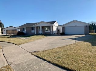 35864 Connecticut Dr, Sterling Heights, MI 48310