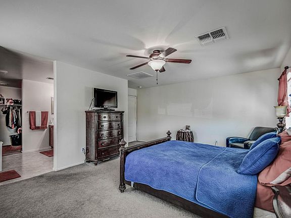 4th image of 3012 S 87th Dr